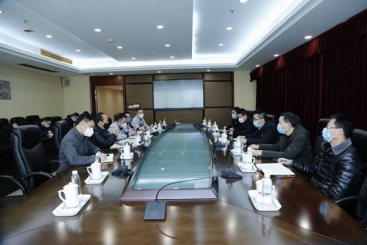 桐鄉(xiāng)市委副書記、市長于會游到巨石指導疫情防控工作