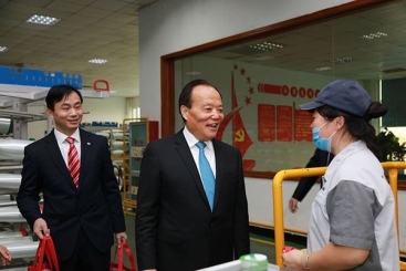 大年初一，張毓強總裁慰問堅守崗位員工